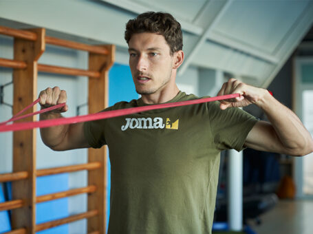 Pablo Carreño vistiendo ropa de Joma para ir al gimnasio.