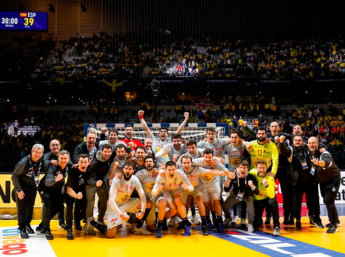 Los Hispanos celebrando el bronce obtenido en el Mundial de Balonmano 2023.