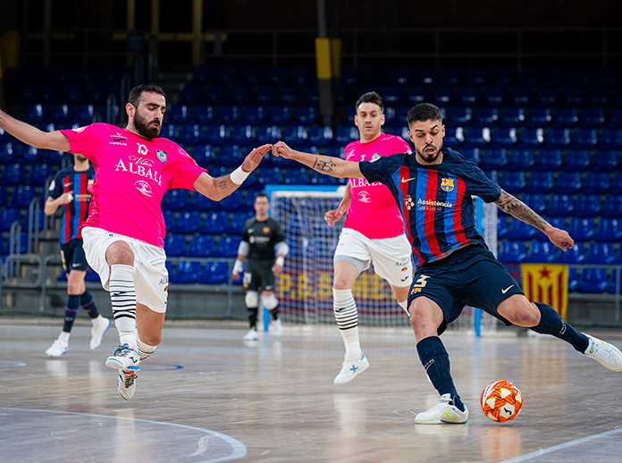 Futbolistas durante un partido de la Play-Off de fútbol sala.