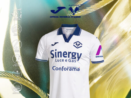 Camiseta de la tercera equipación del Hellas Verona FC 2023/2024.