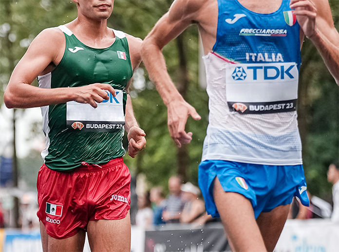 Atletas corriendo con equipación de Joma en el Mundiar de atletismo 2023.