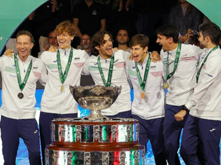 Italia celebrando su triunfo en la Copa Davis 2023.