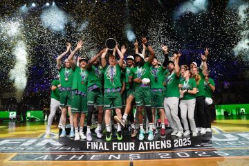 Imagen de WhatsApp 2025-05-11 a las 21.52.03_8b8611d1 Jugadores del Unicaja Baloncesto celebrando su triunfo en la Basketball Champions League.