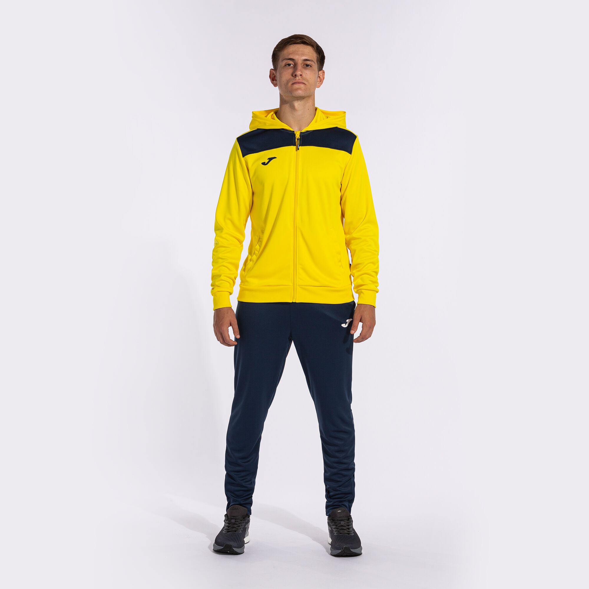 Chandal amarillo hombre 2025