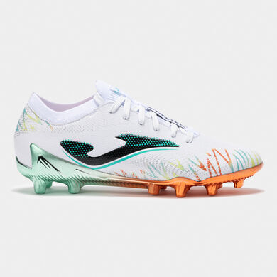 Buty piłkarskie Striker 25 utwardzony grunt FG bialy