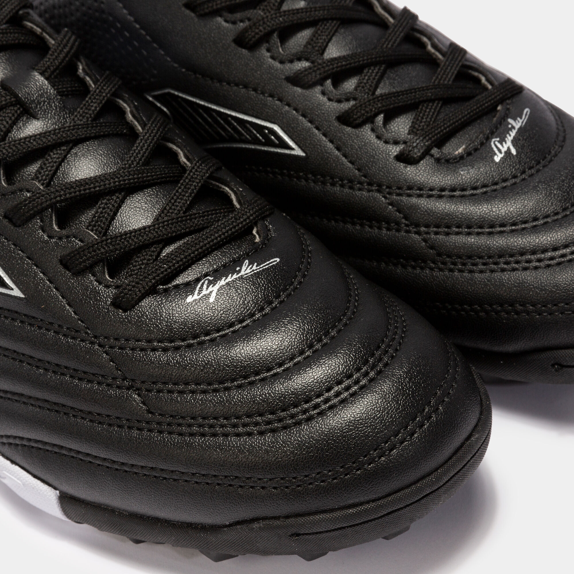 Botas futbol Aguila 22 moqueta turf negro