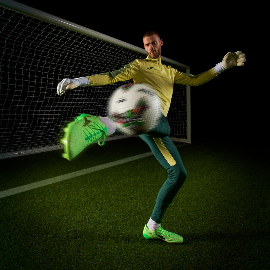 STRIKER PREMIUM MEN 25