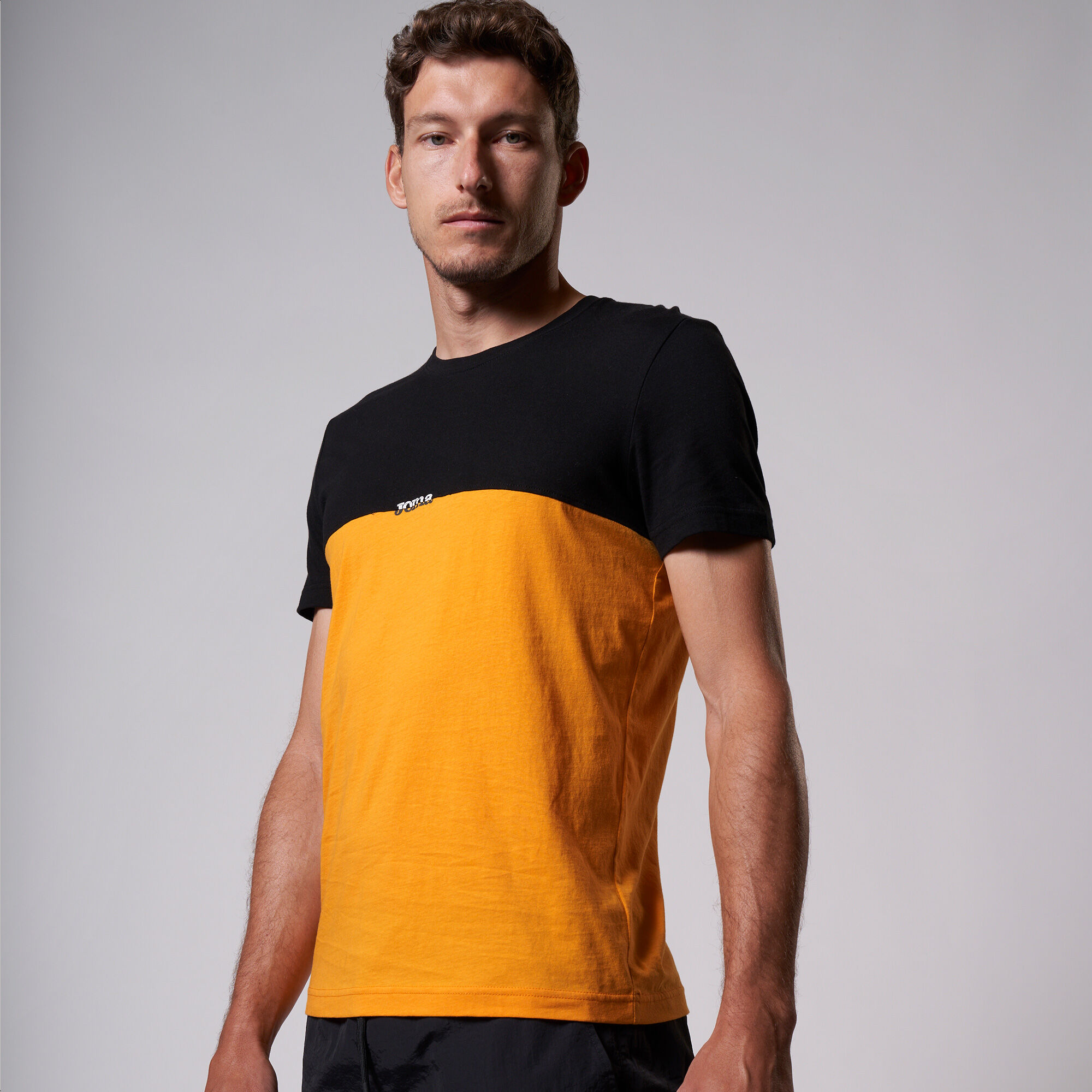 T-shirt manga curta homem California preto laranja