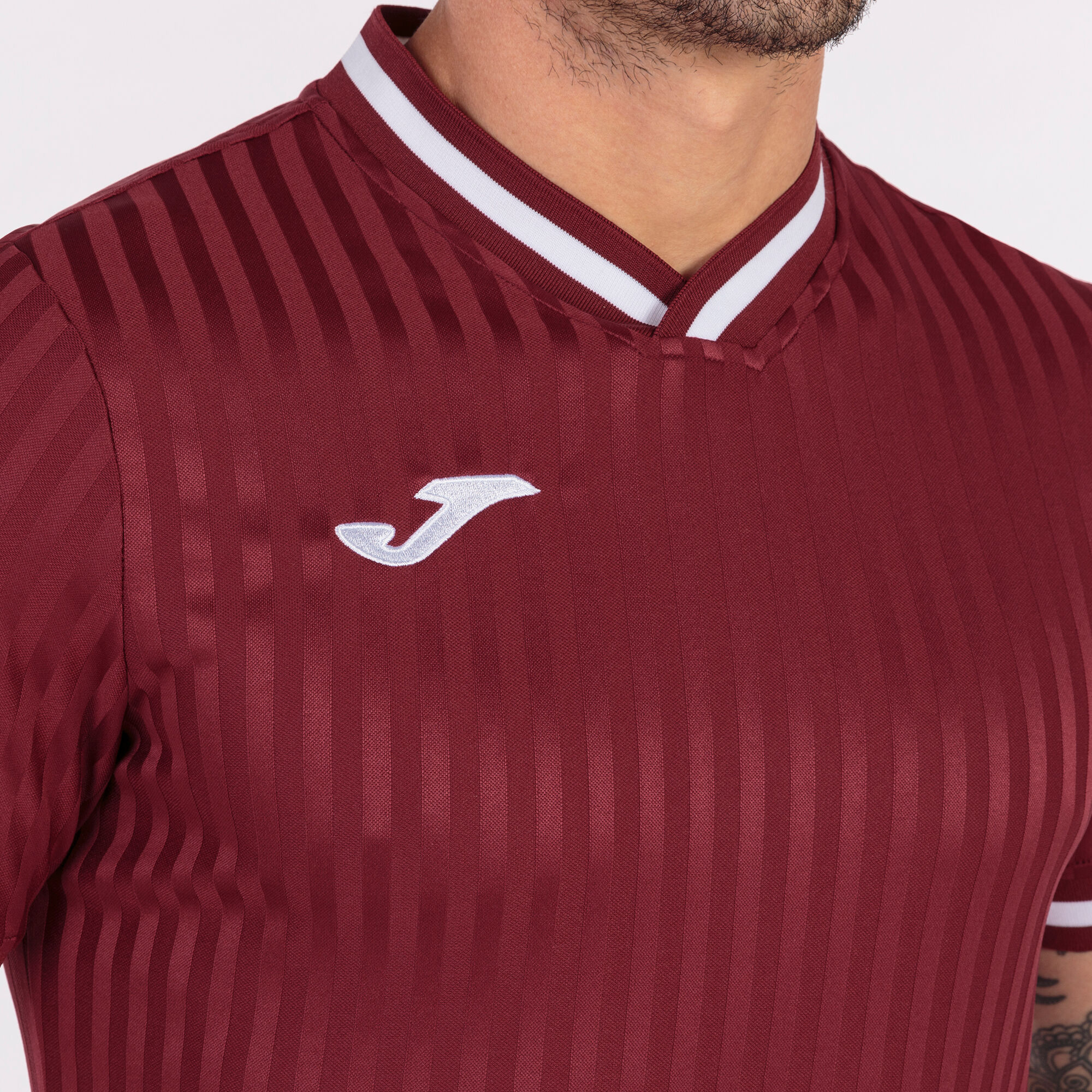 Burgundy deals pumas noticias