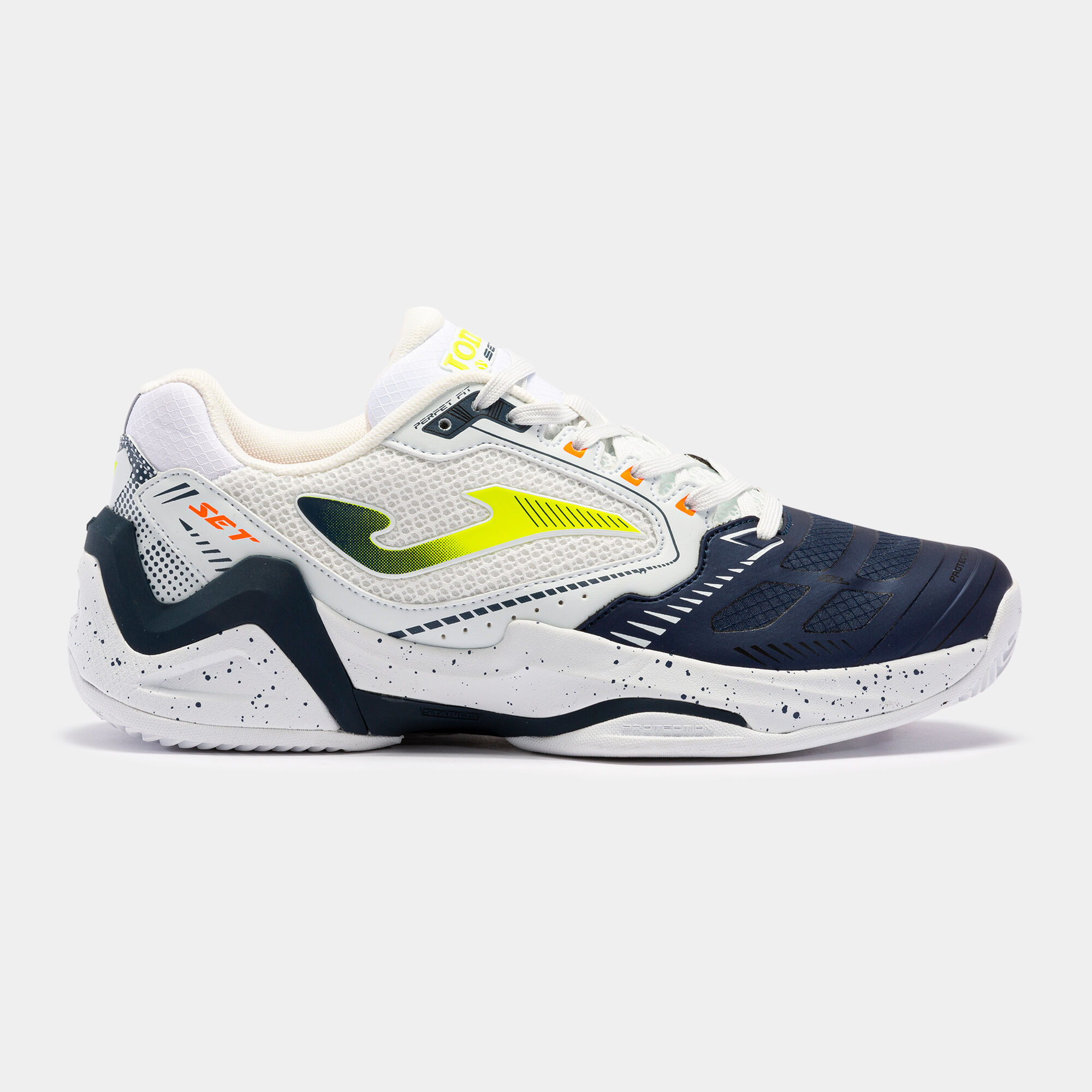 Chaussure terre sale battue