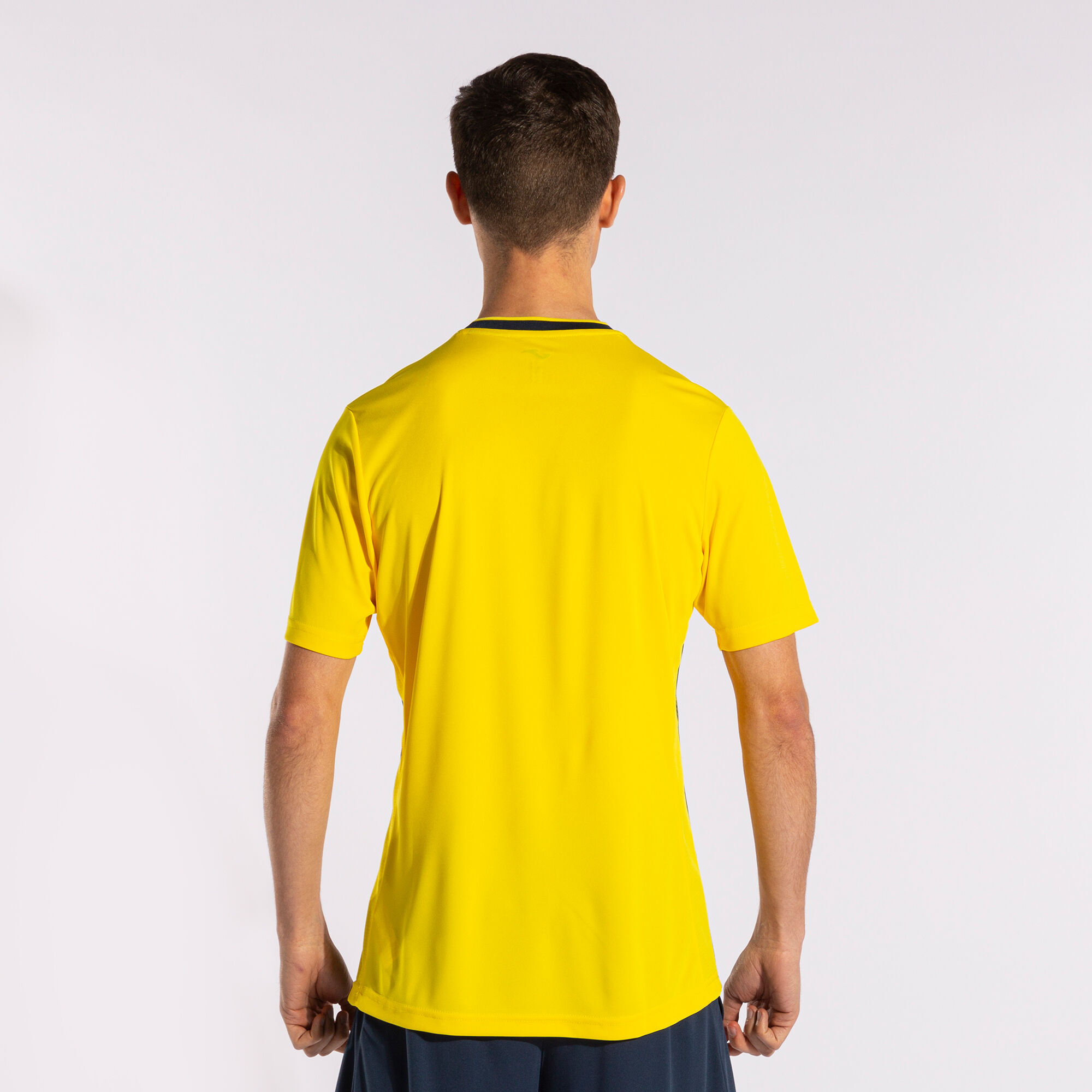 T-shirt manga curta homem Europa V amarelo azul marinho