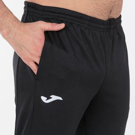 En  tenemos pantalones largos de chándal para hombre Joma