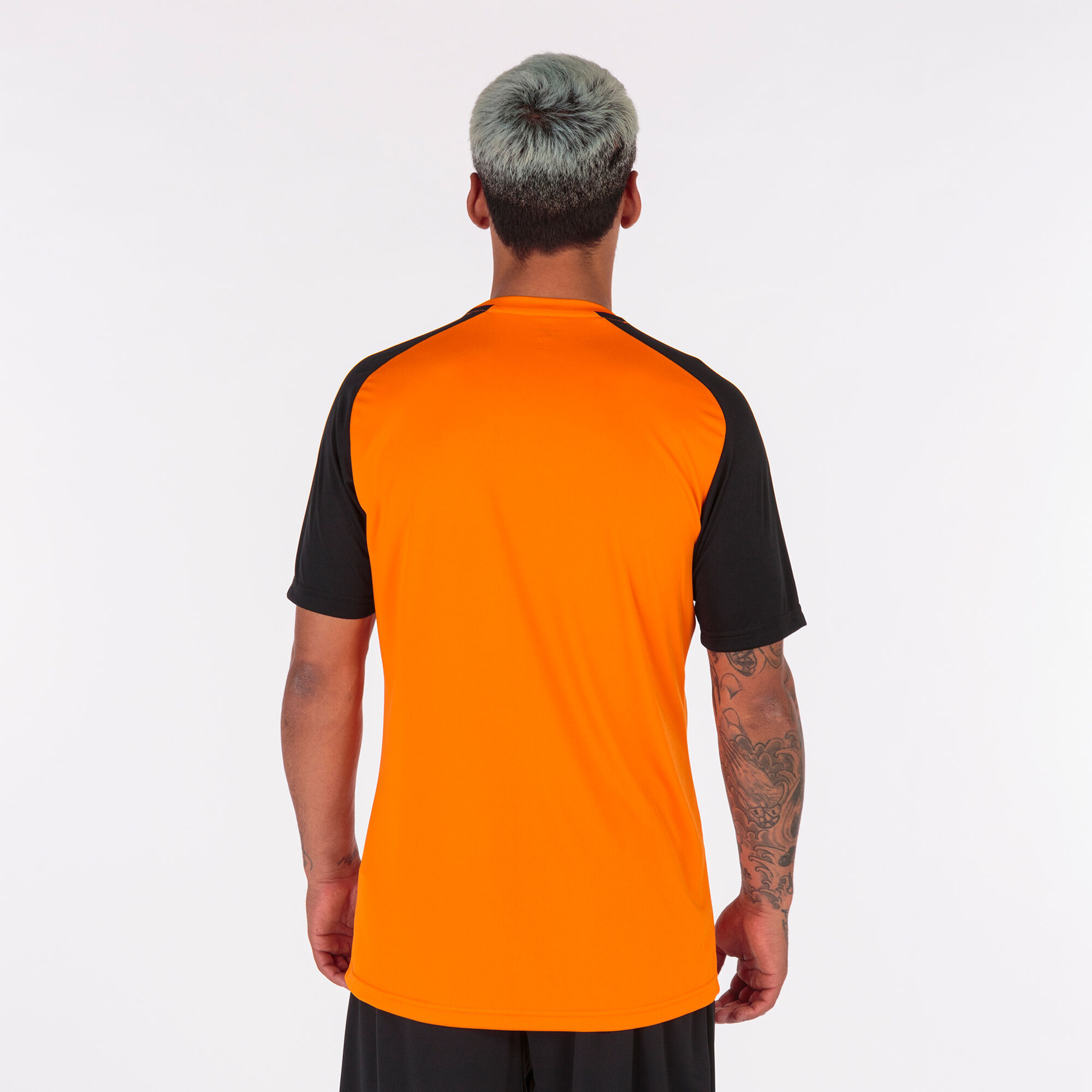 T-shirt manga curta homem Academy IV laranja preto