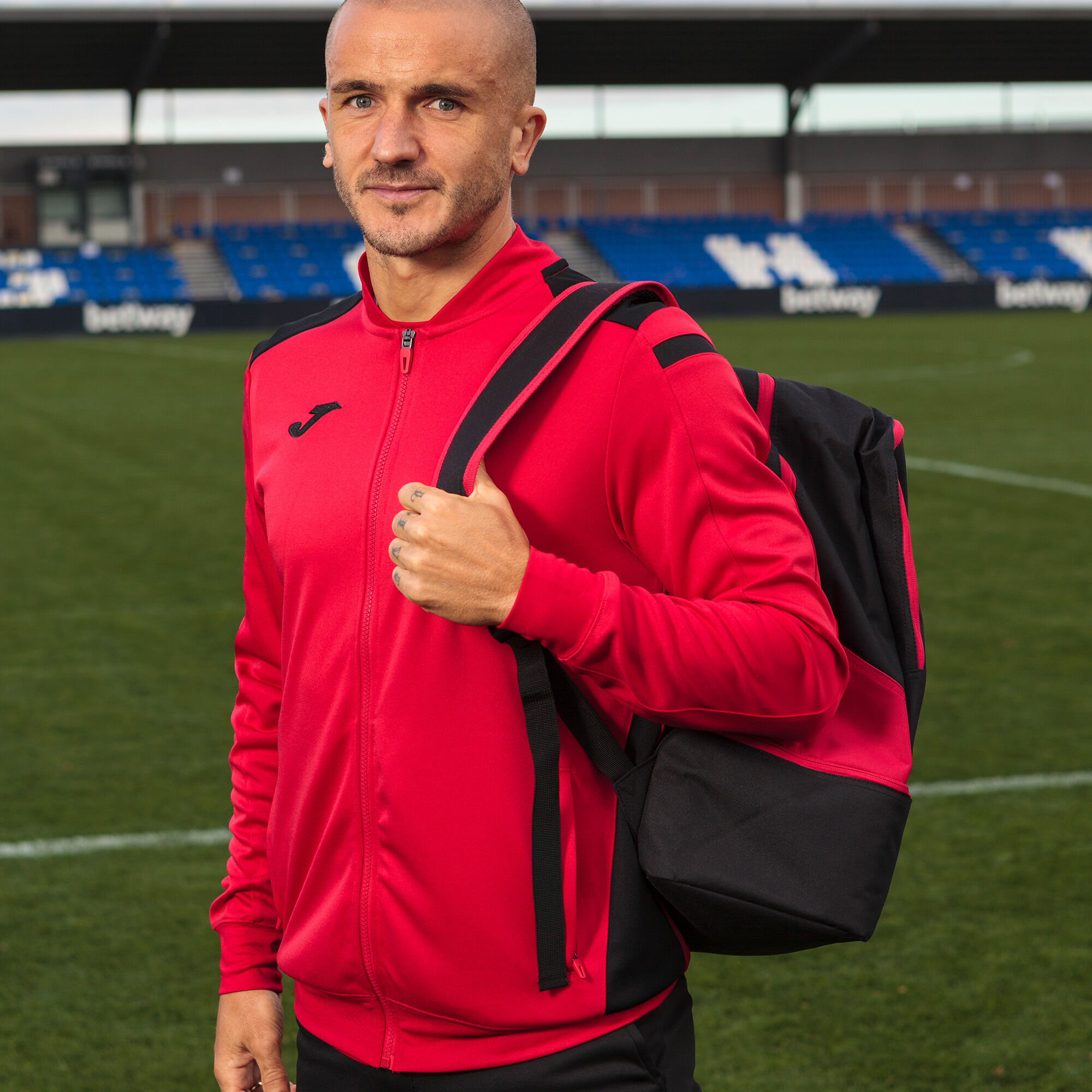 Mochila Estadio III negro rojo