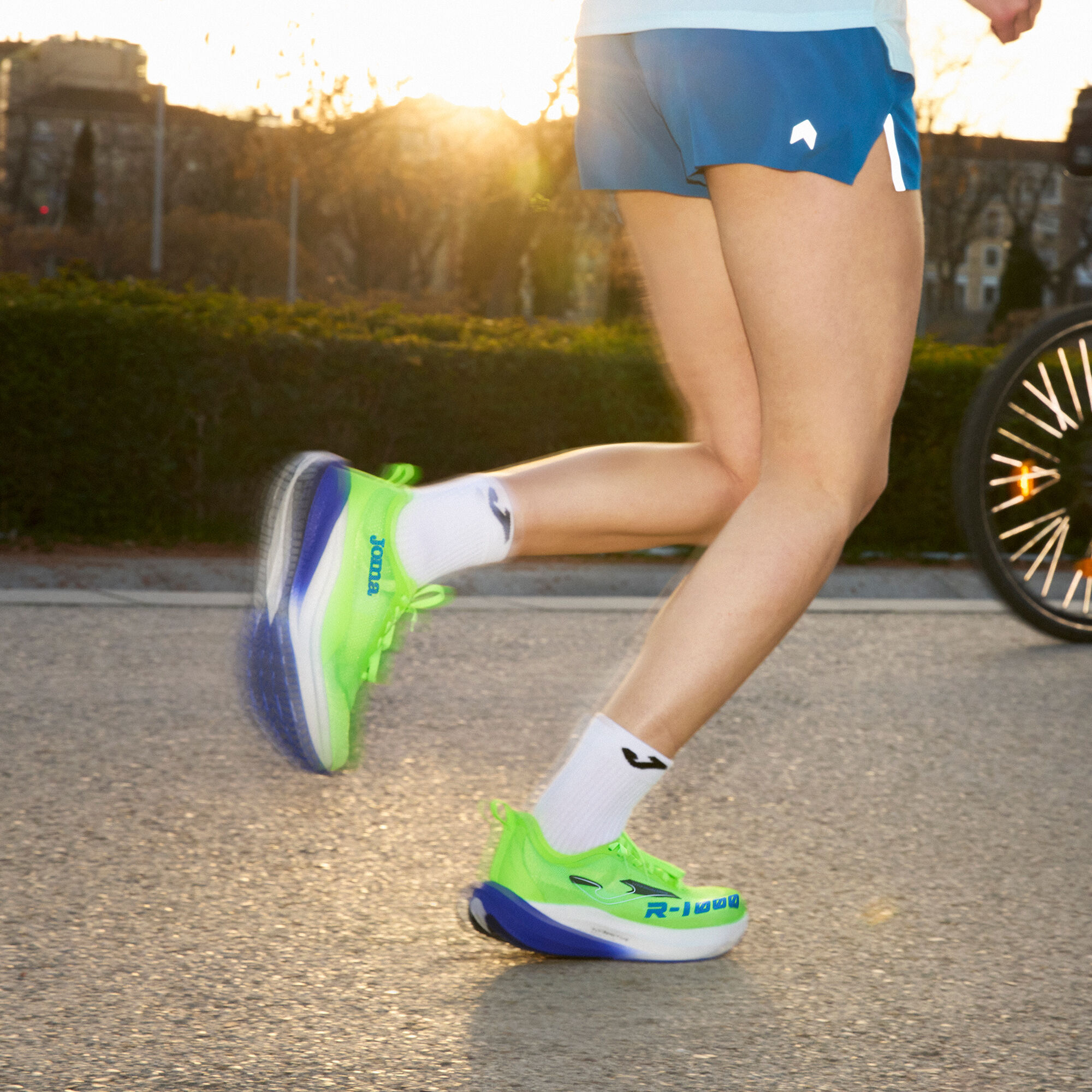 Running shoes R-1000 25 unisex fluorescent yellow | JOMA®