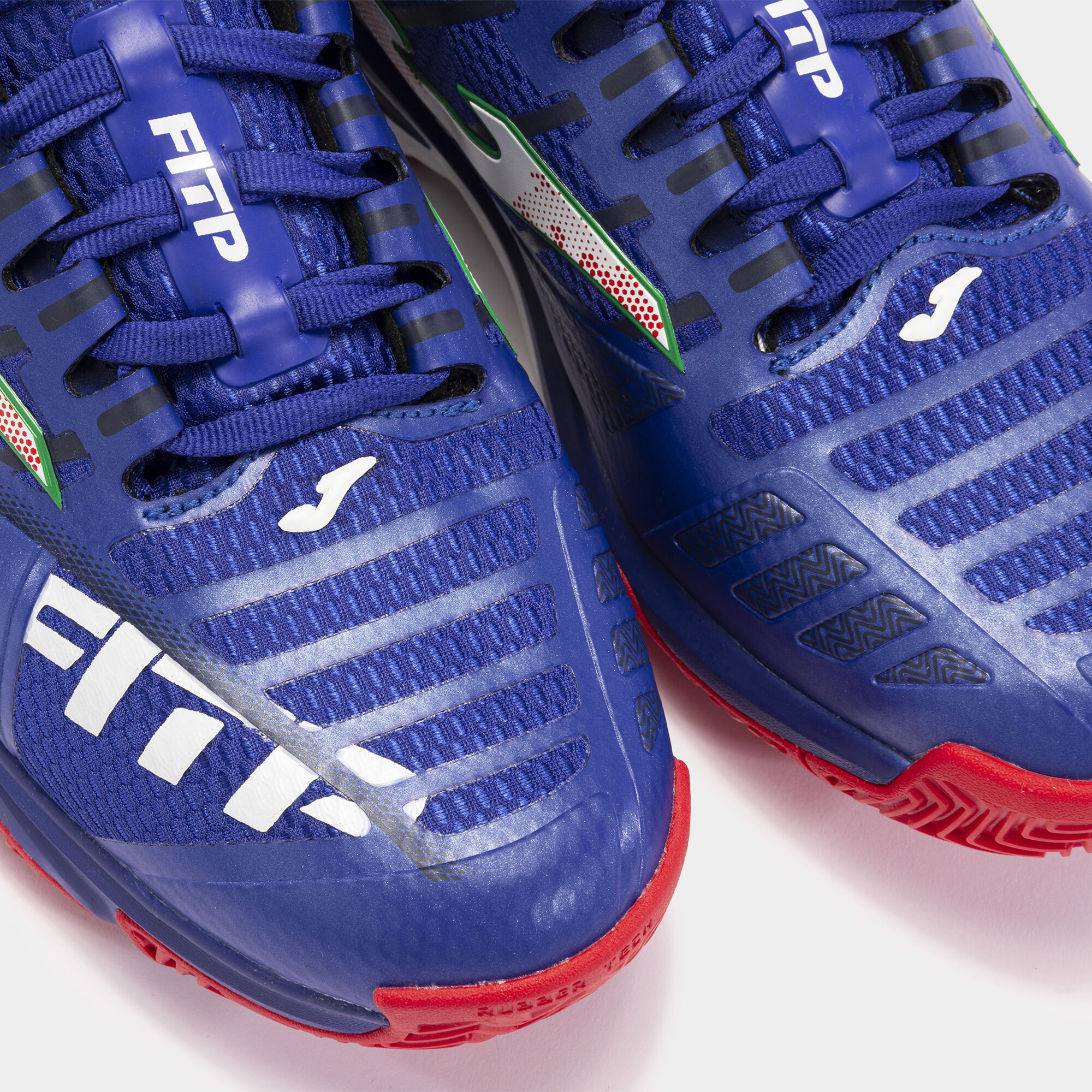 Open running shoes shop