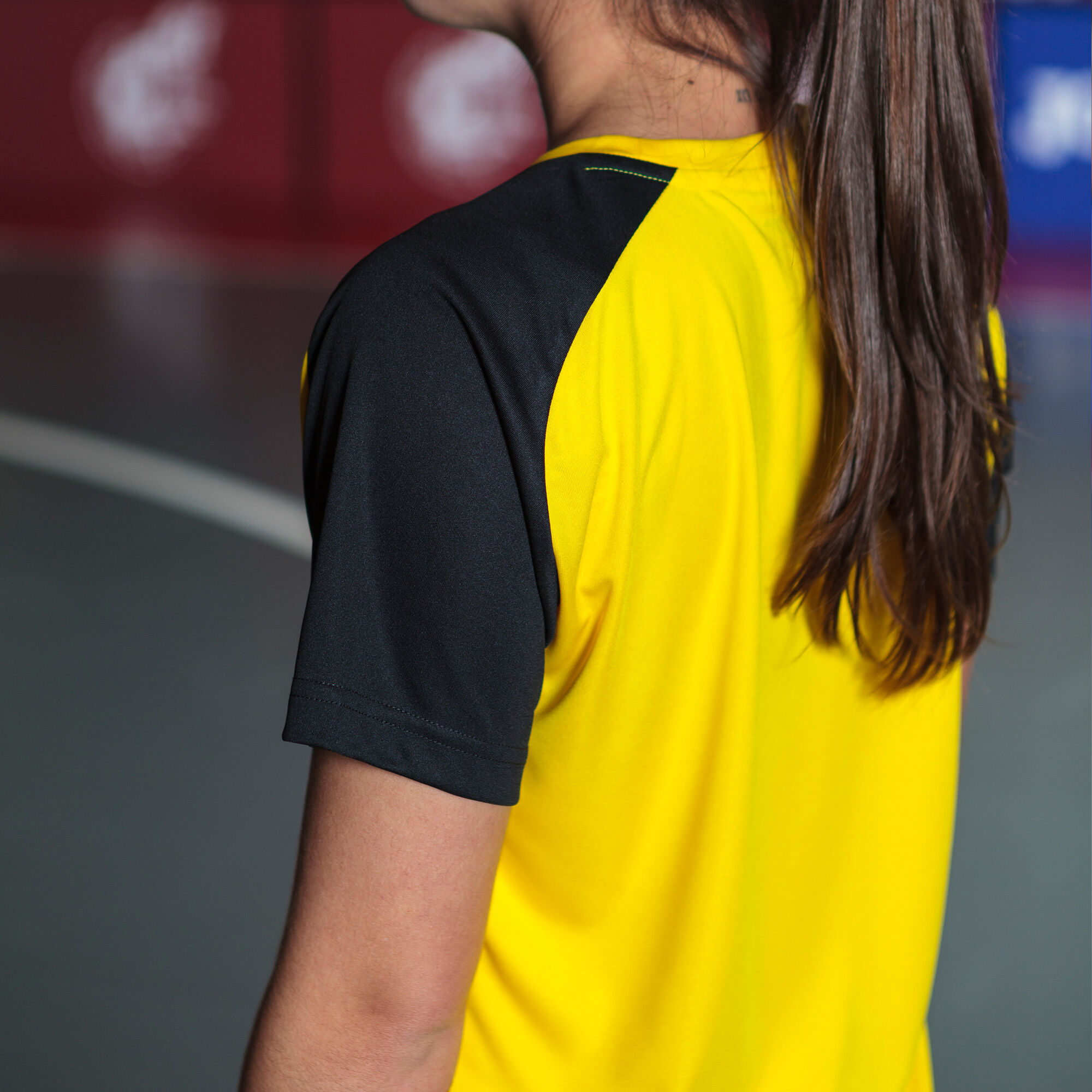 Camiseta manga corta mujer Academy IV amarillo negro