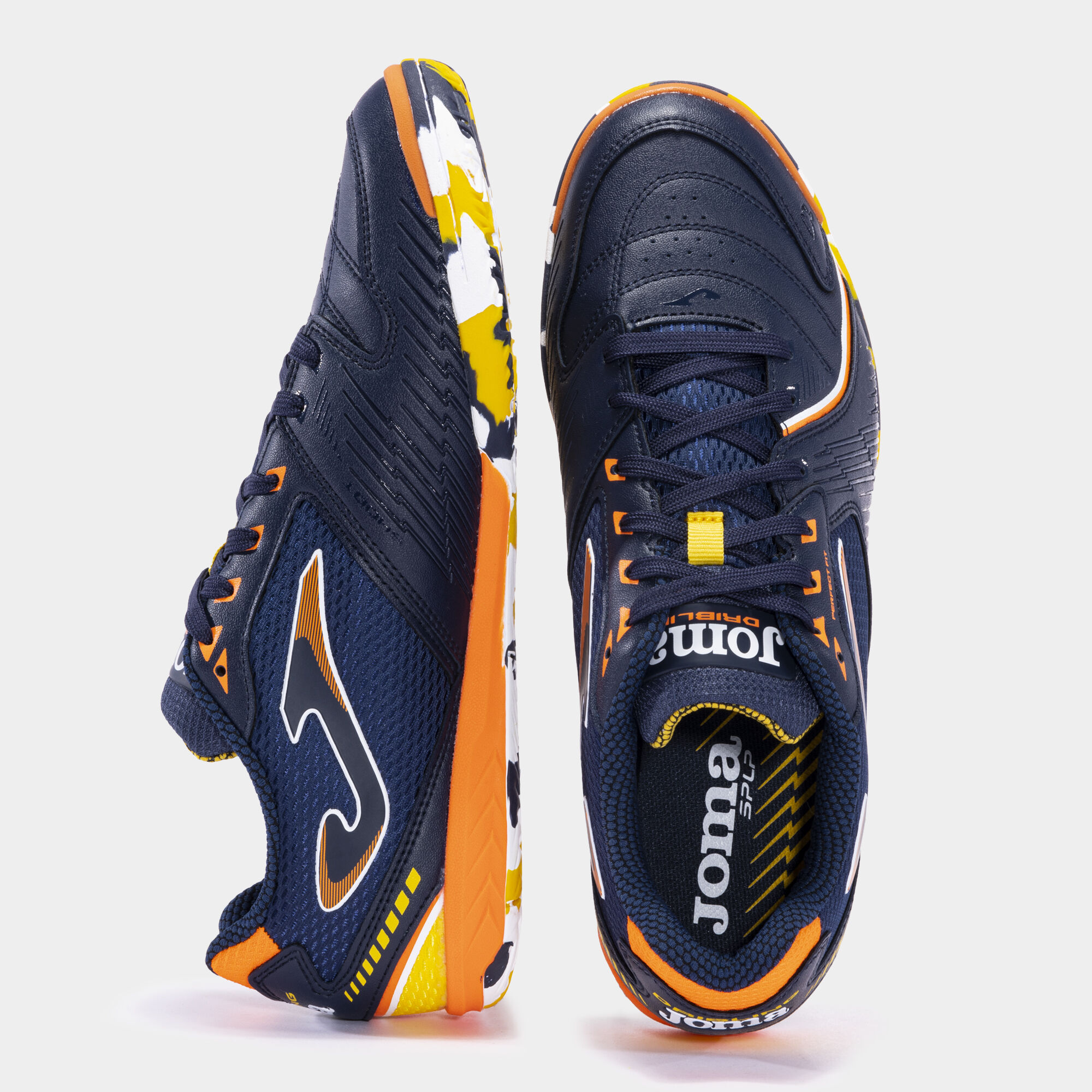 Joma top dribling in