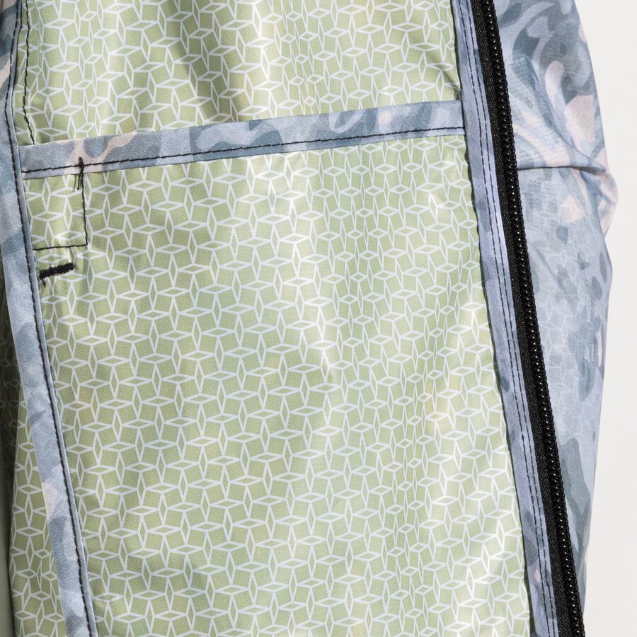 CHUBASQUERO R-CITY LONDON