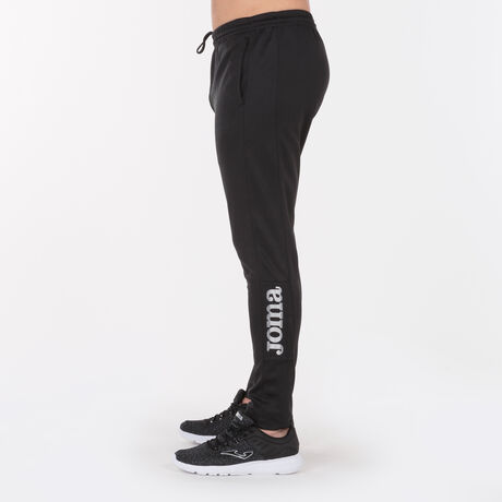 En  tenemos pantalones largos de chándal para hombre Joma