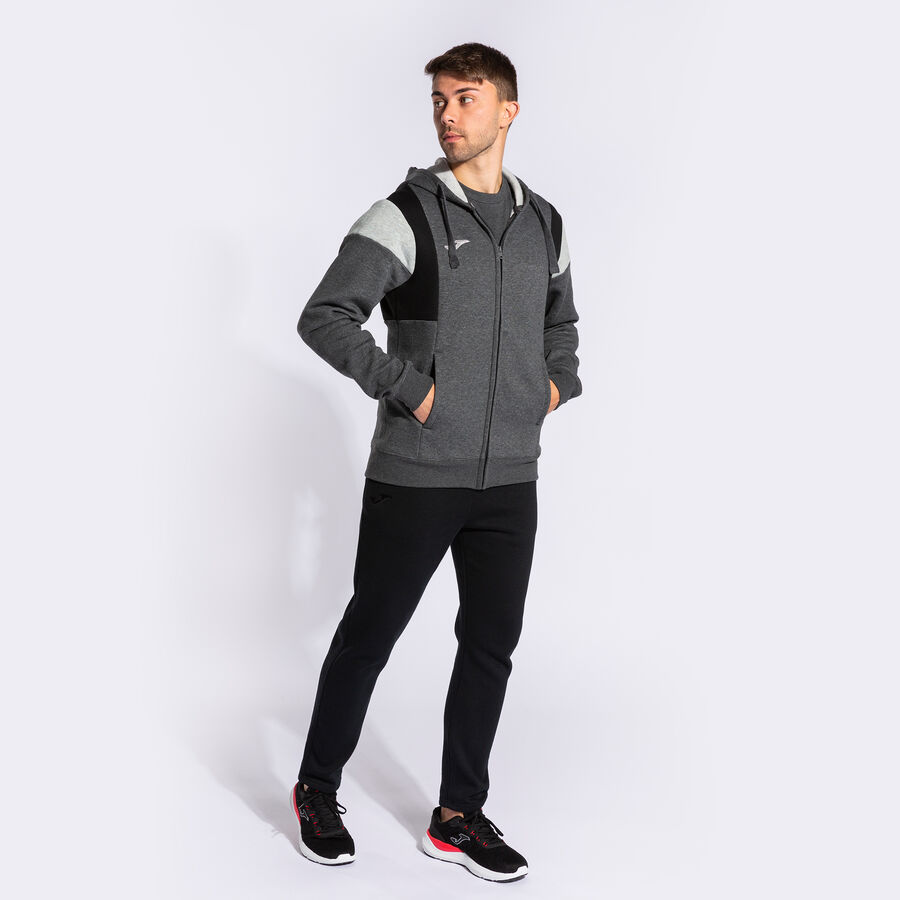 CHAQUETA CON CAPUCHA CONFORT III