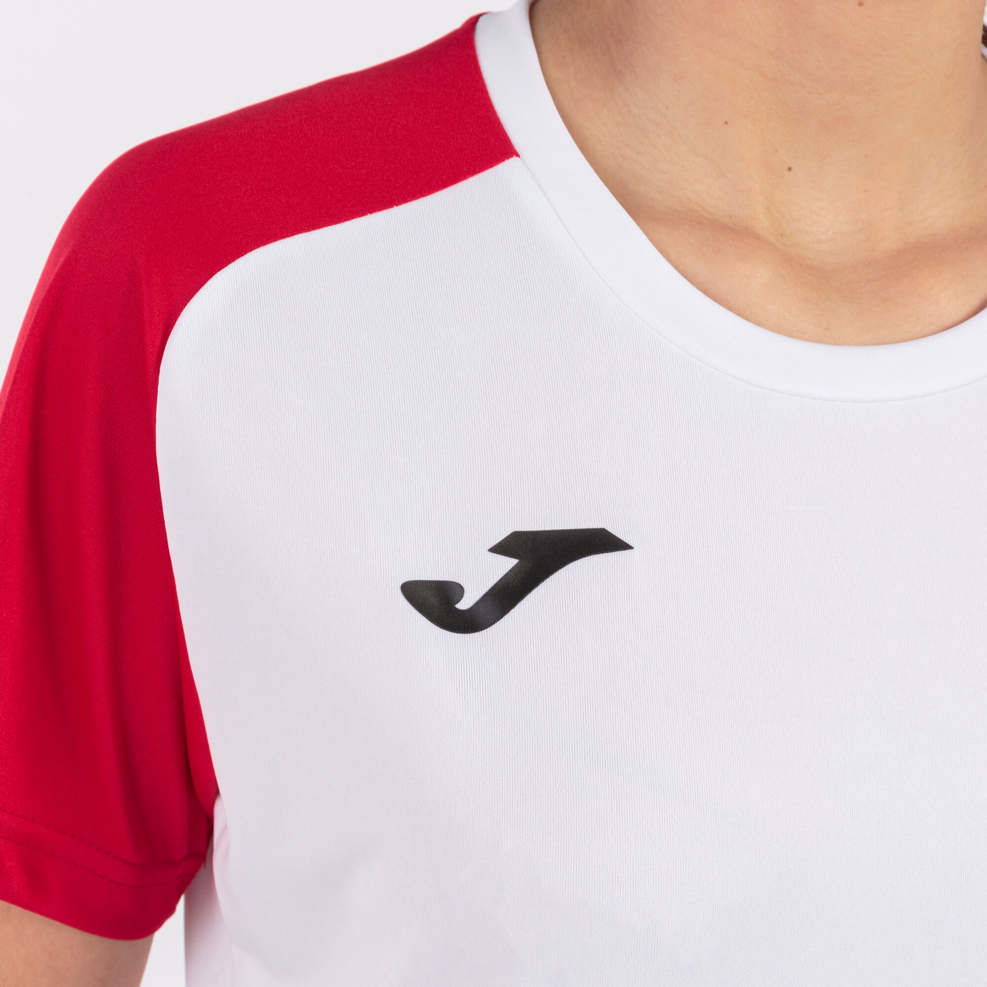 Camiseta blanca con mangas rojas best sale